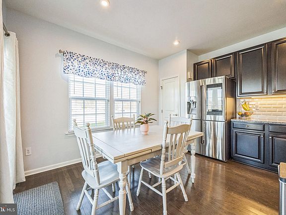 5th image of 40 Oak Ln