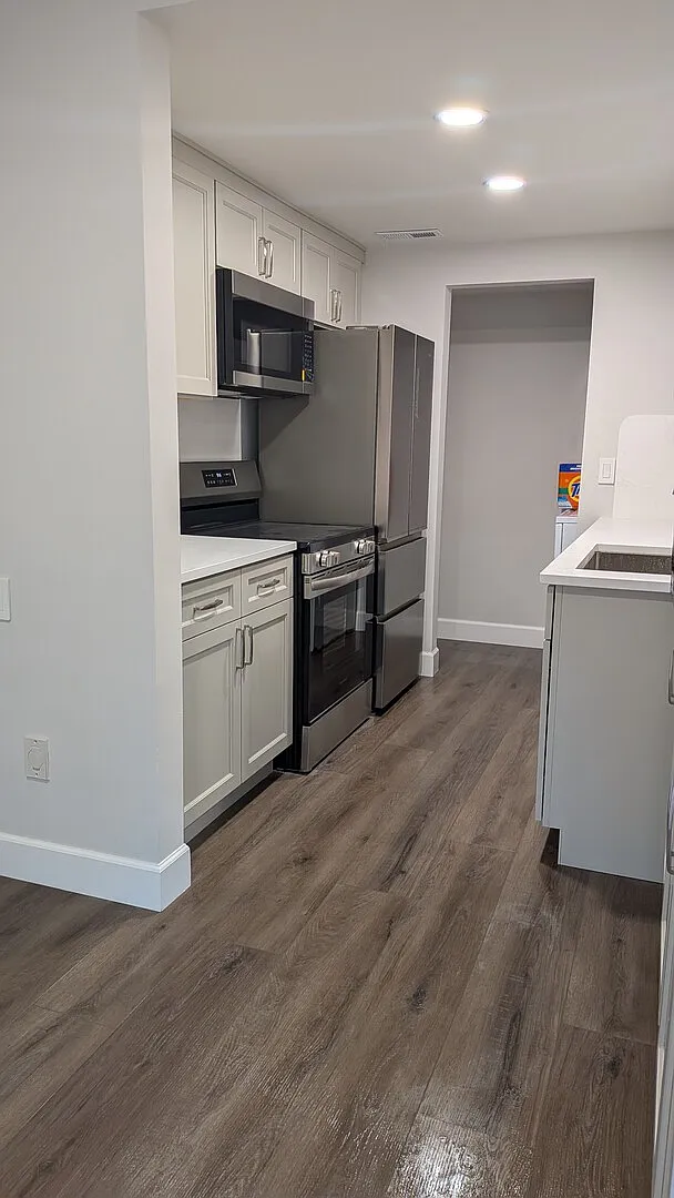 Fully Furnished 1 Bed / 1 Bath Condo Renovated and Spacious — Photo 3