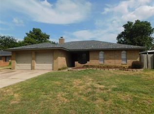 1113 NW 6th Pl, Moore, OK 73170
