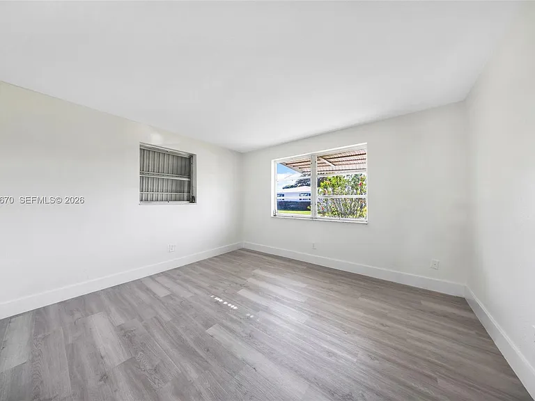 2520 NW 2nd Dr — Photo 16