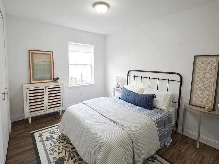 Large 1-Bedroom