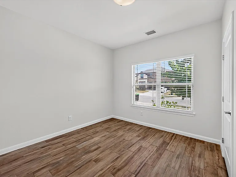 1261 Rosebush Rd — Photo 2