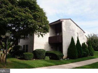 808 Raintree Ln, Malvern, PA 19355