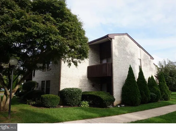 808 Raintree Ln, Malvern, PA 19355