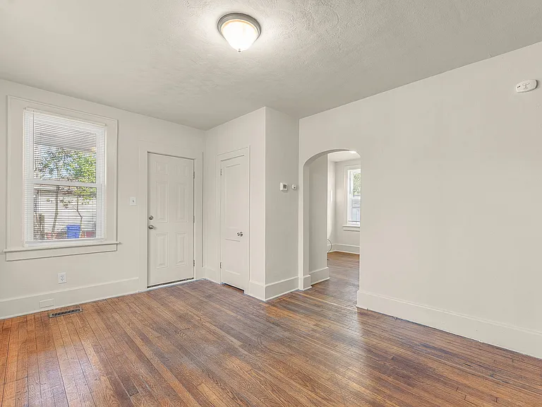 130 Afton Pkwy — Photo 2