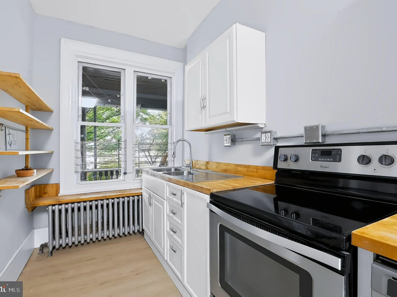 4947 Catharine St — Photo 4