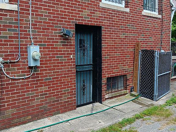 3rd image of 15521 Auburn St