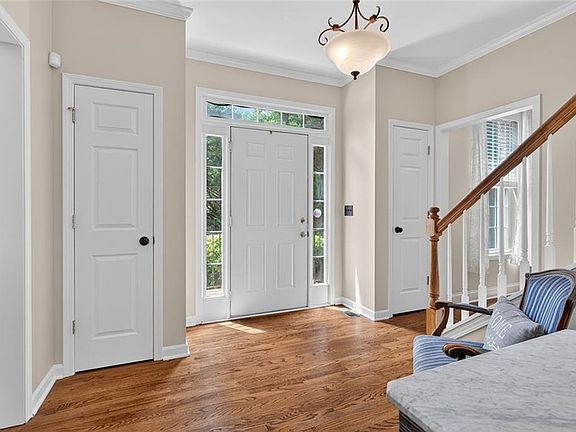 3rd image of 3225 Chippewa Run NW