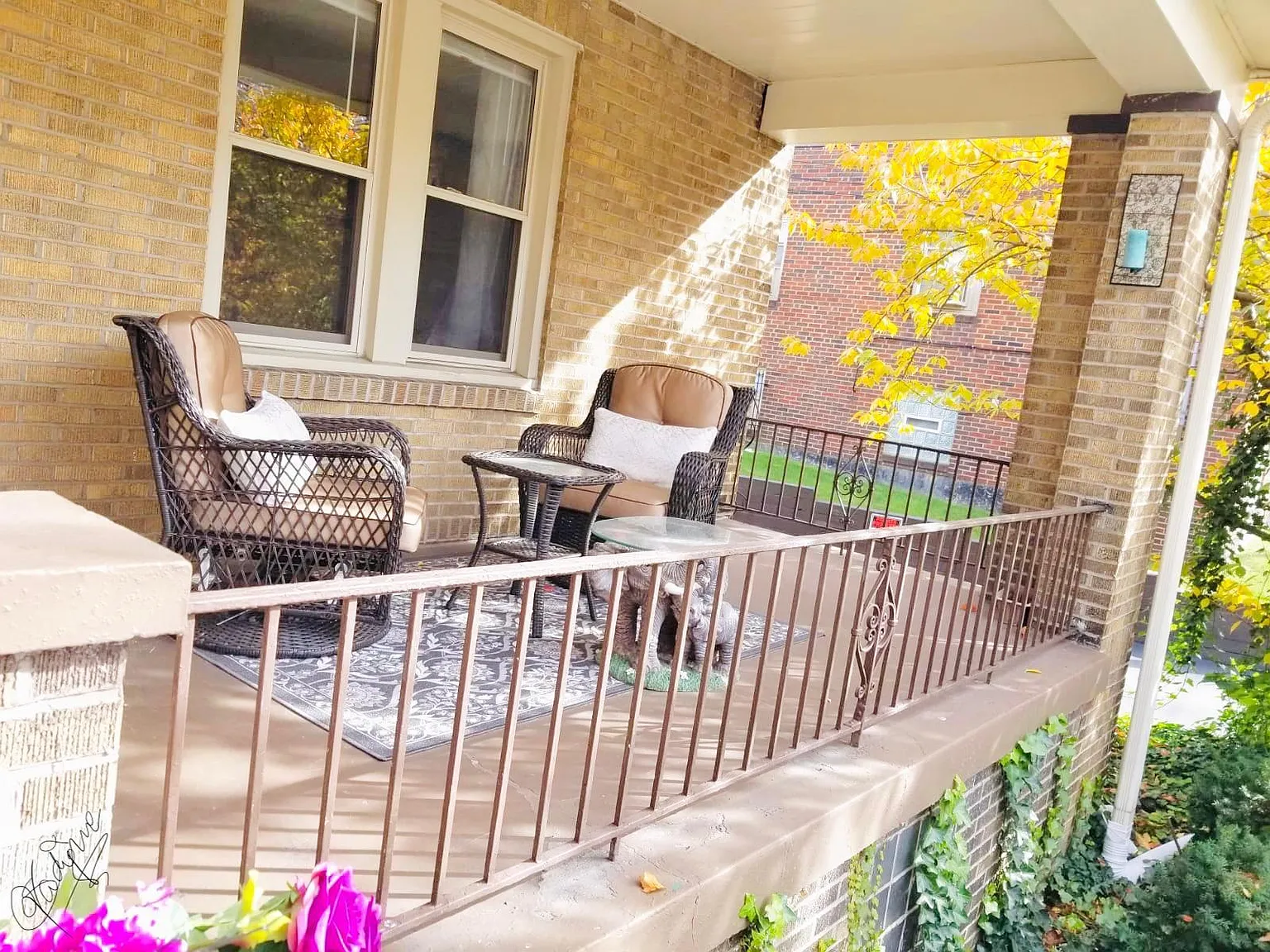 541 Summerlea St — Photo 1
