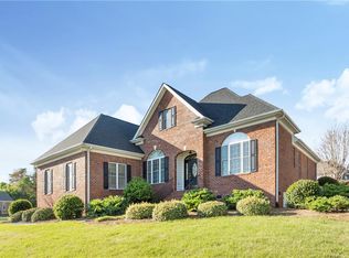 102 Club Ridge Dr, Pickens, SC 29671
