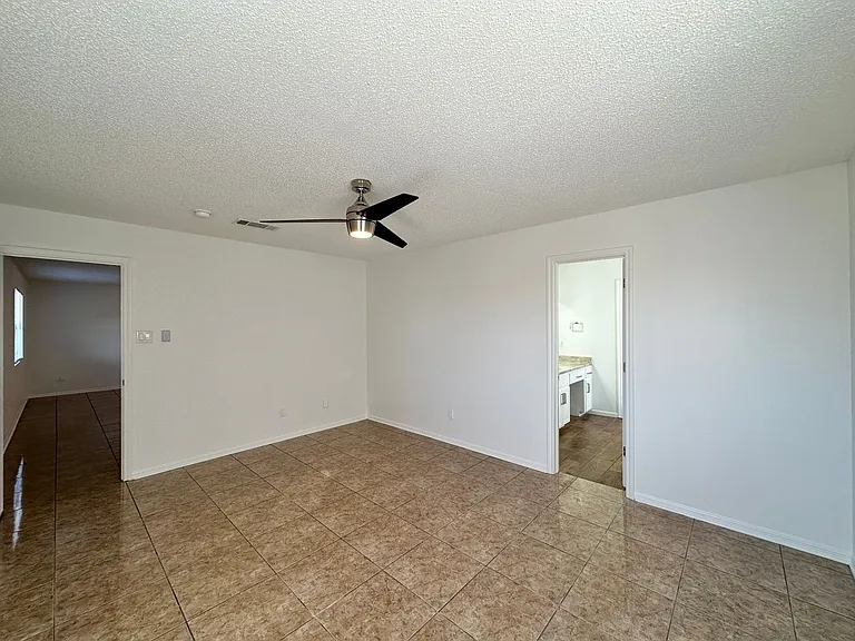 4403 Tidal Wave Dr — Photo 15