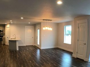 519 1/2 Enchanted River Dr, Bandera, TX 78003