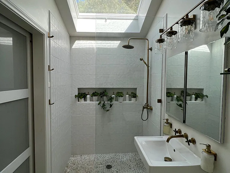BATHROOM 2