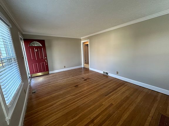 3rd image of 710 Parkway Dr
