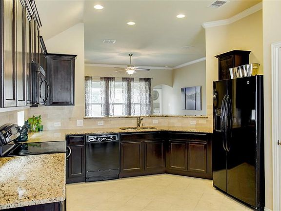 4th image of 1713 Medina Ln