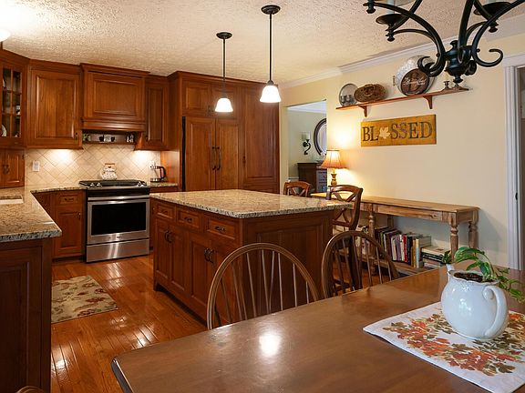 2nd image of 226 Chasely Cir