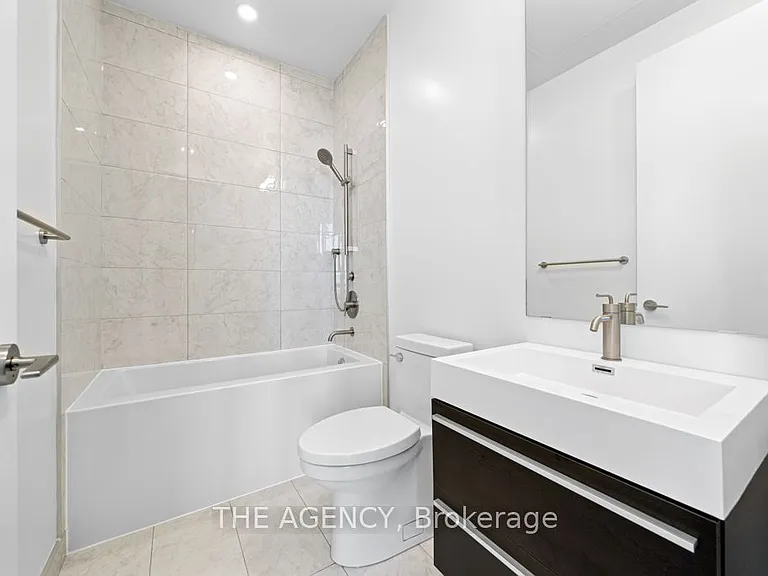 39 Roehampton Ave #4506 — Photo 7