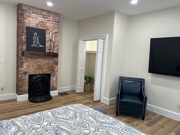 3rd image of 411 Church St