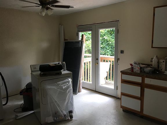 3rd image of 588 Stewart St