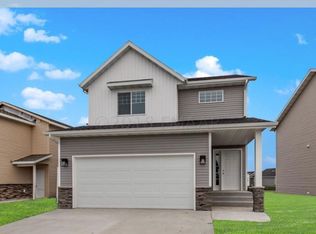 936 Ashley Dr W, West Fargo, ND