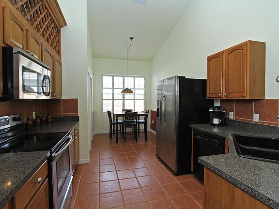 3rd image of 4478 White Oak Cir