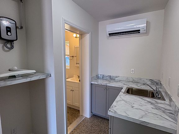 3rd image of 1595 Soco Rd APT 4