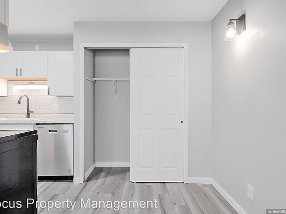 4th image of 1004 Lucerne Dr #3B