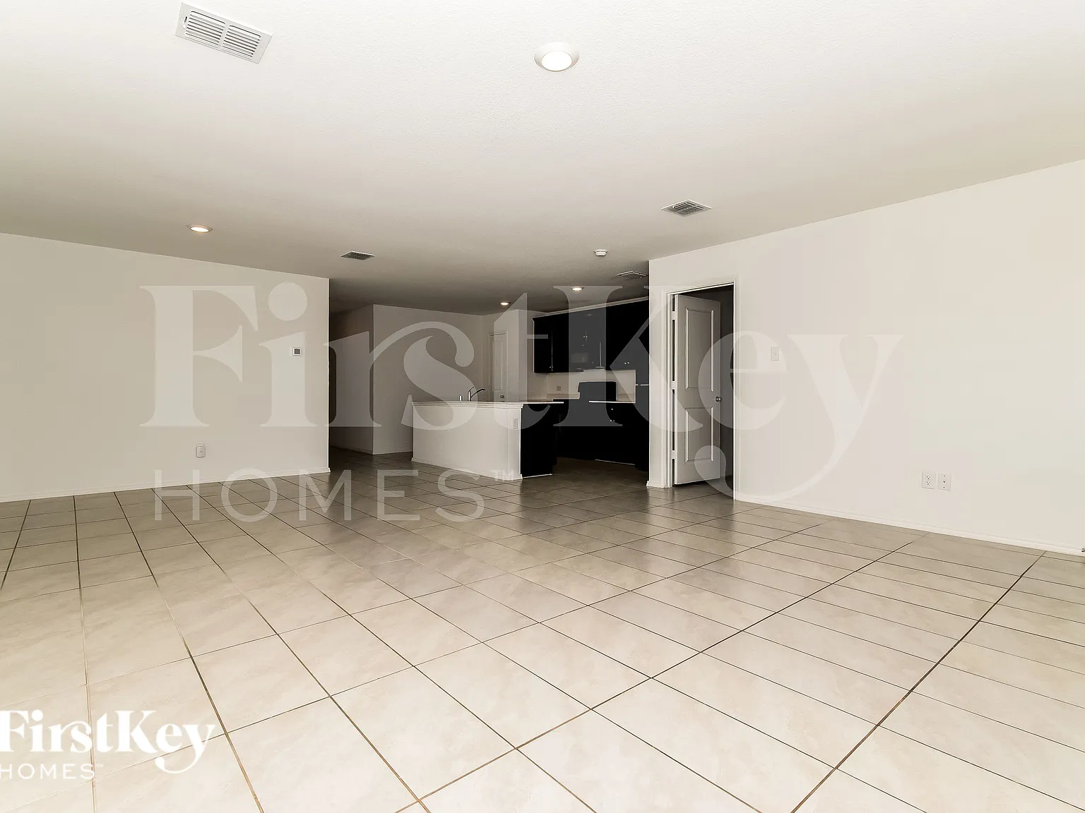 4 bed, 2.0 bath, 1627 sqft, $2,035 — Photo 4