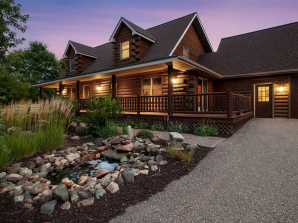 1157 River Dr, River Falls, WI 54022