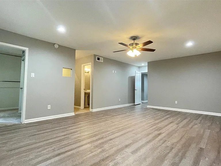 403 N Post Oak Ln #403 — Photo 11