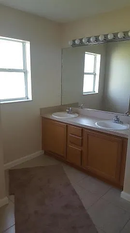 529 SW Baoy Ave — Photo 9