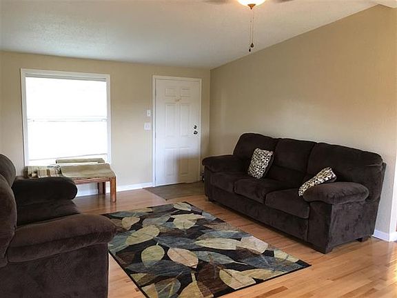 3rd image of 1304 Old Chisholm Trl