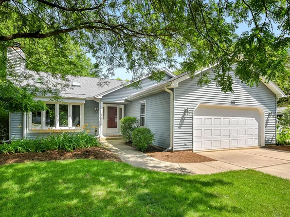 1101 Winnebago Trl, Batavia, IL 60510