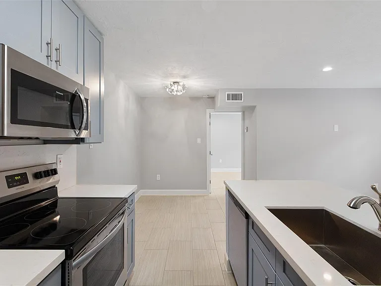 2201 Fountain View Dr #47 — Photo 7