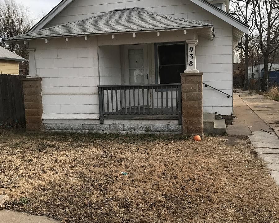 1st image of 938 S Hiram Ave
