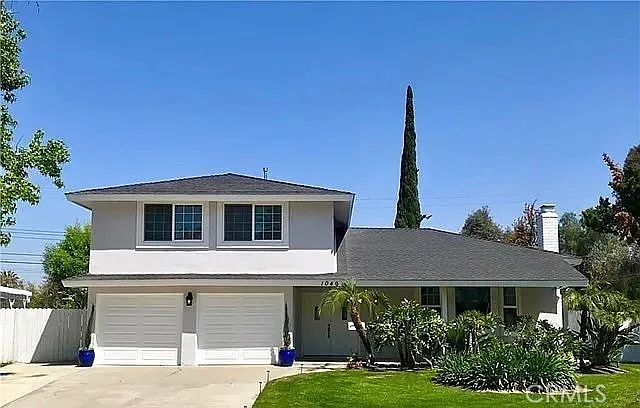1049 Evergreen Ct — Photo 1