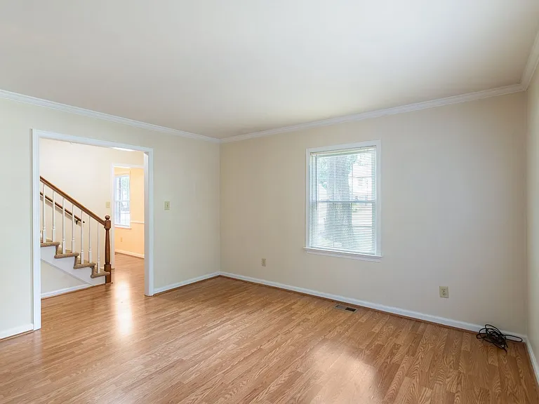 106 Rowe Dr — Photo 3