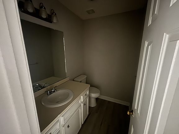 5th image of 2013 2nd Loop Rd APT B3