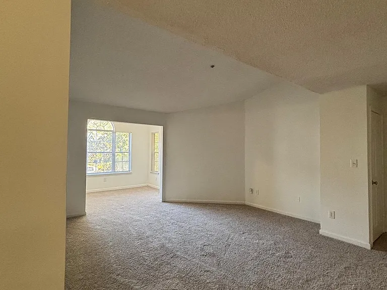 Wesley St. Claire Apartments at Lawrenceville — Photo 181