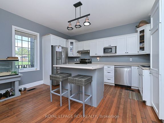 5th image of 103 Amaranth St E