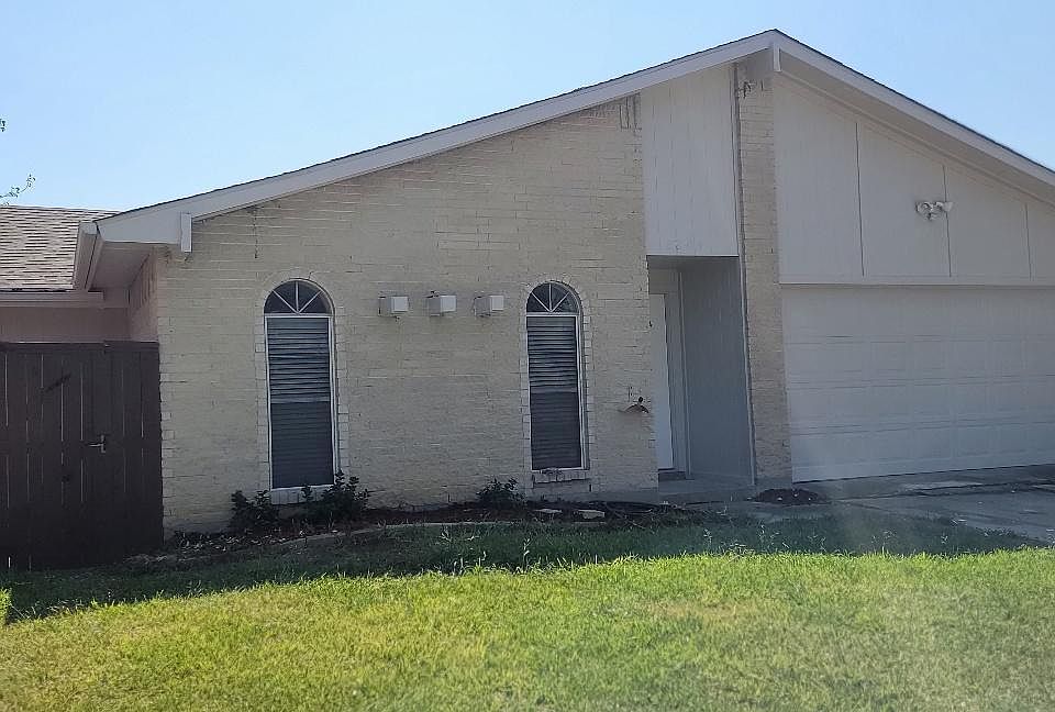 1st image of 2204 Lockwood Dr