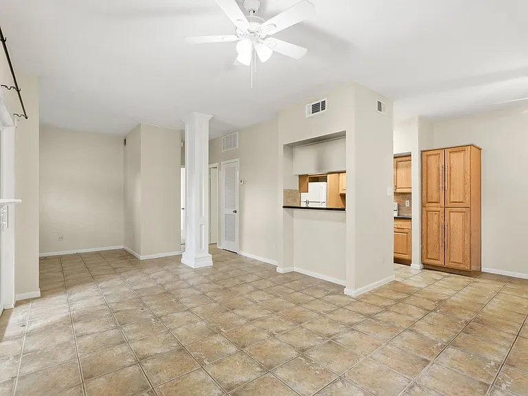 2025 Augusta Dr #605 — Photo 7