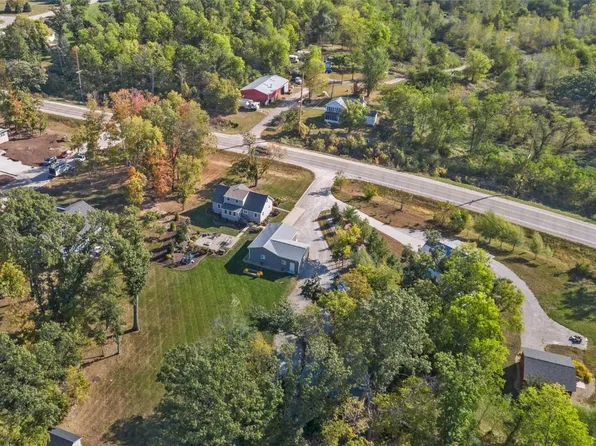 9209 Feather Ridge Rd, Cedar Rapids, IA 52411