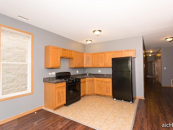 4th image of 7957 S Manistee Ave #2