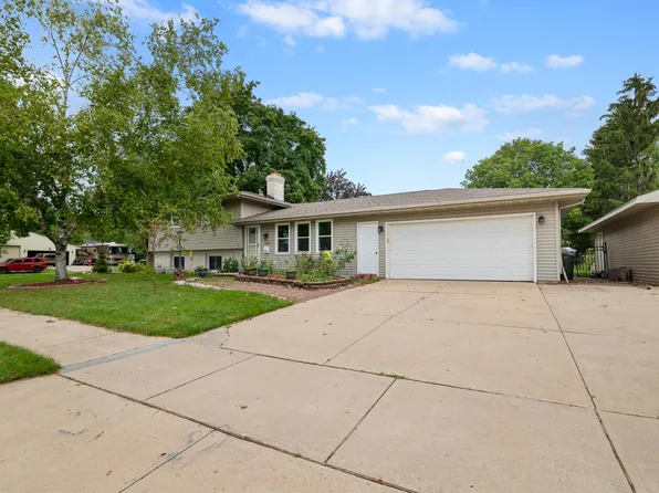 1110 Lourdes Ave, De Pere, WI 54115