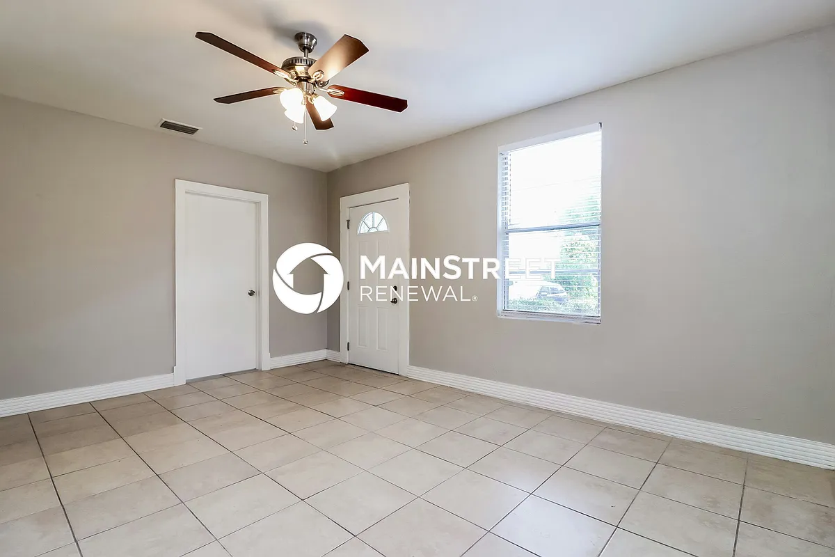 Living Room - 4114 W Arch St