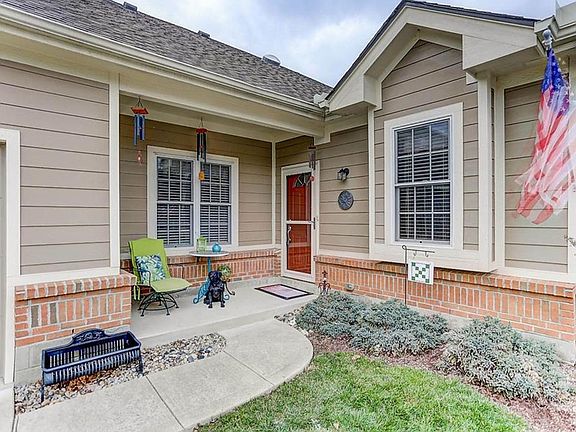 2nd image of 3376 Darbyshireprivate Dr