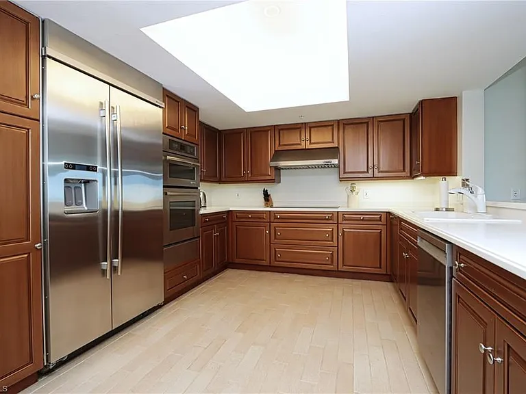60 Seagate Dr #704 — Photo 11