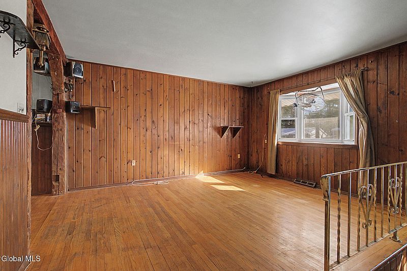 5th image of 44 Curt Boulevard