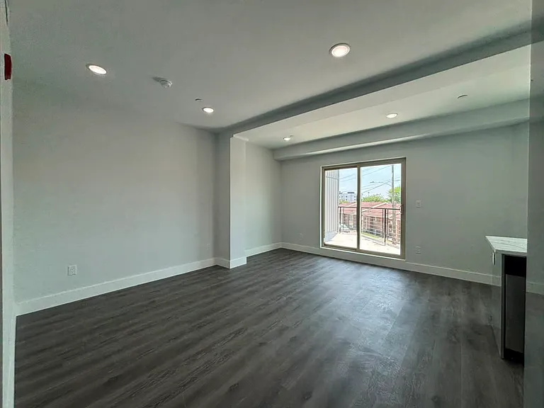 675 N 41st St #4 — Photo 4